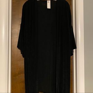 Black shirt sleeve duster